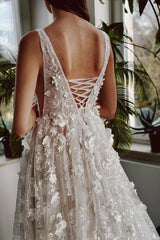 Elegant Long A-line V-neck Tulle Lace Sleeveless Backless Wedding Dress