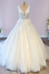 Long Wide Straps A-Line Floor Length Tulle Wedding Dress With Appliques Lace