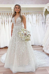 Luxury Long A-line V-neck Open Back Lace Wedding Dresses with Appliques