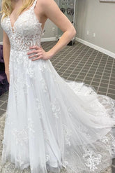 Elegant Long A-line Spaghetti Straps V-neck Appliques Lace Tulle Train Wedding Dress