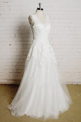 Chic Long V-neck Appliques Lace Tulle A-line Wedding Dress