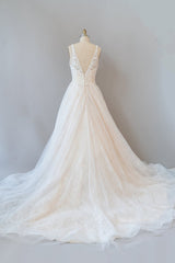 Long A-line V-neck Backless Appliques Tulle Chapel Train Wedding Dress