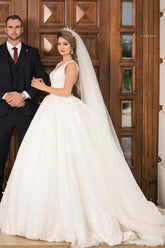 Gorgeous Long Ball Gown V-neck Tulle Lace Wedding Dress