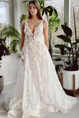 Elegant Long A-line V-neck Tulle Lace Sleeveless Backless Wedding Dress