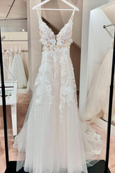 Long A-line Spaghetti Straps Open Back V-Neck Tulle Appliques Lace Wedding Dress
