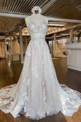 Modern Long A-line V-neck Spaghetti Straps Backless Wedding Dress with Appliques Lace