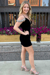 Short Mermaid V-neck Black Velvet Homecoming Dress