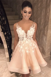 Short A-line V-neck Lace Appliques Tulle Backless Homecoming Dresses