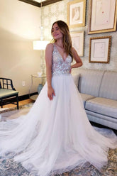 Vintage Long A-Line V-neck Tulle Open Back Wedding Dress