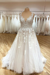 Elegant Plus Size Appliques Lace A-Line Sweetheart Tulle Ruffles Long Wedding Dress