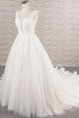 Elegant Plus Size Long Lace Appliques Tulle A-line Wedding Dress