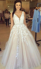 Elegant Long Appliques Lace V neck Tulle A line Wedding Dress