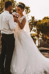 Elegant A-Line Scoop Neck Lace Tulle Sleeveless Long Wedding Dress with Train
