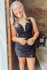 Mermaid V-Neck Spaghetti Straps Sequin Short Homecoming Dress