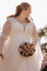 Simple V-neck Long Sleeves Plus Size Lace Wedding Dresses