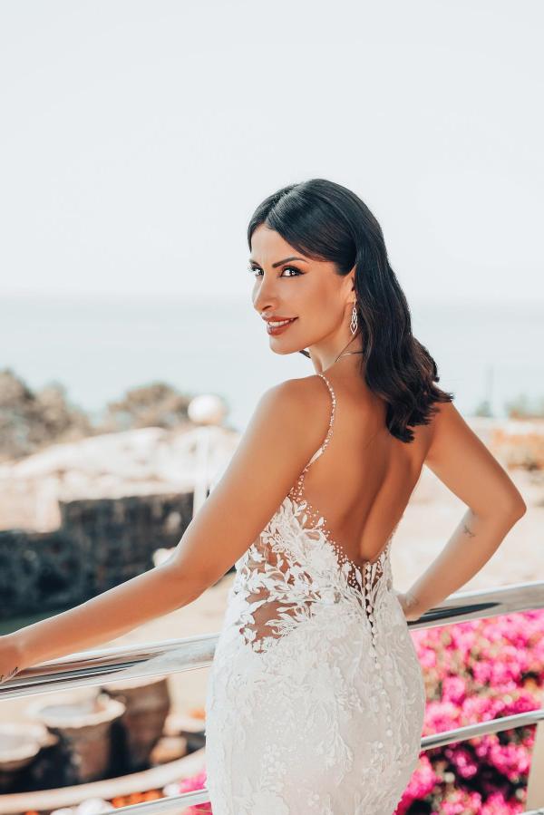 Sexy Long Mermaid Deep V-Neck Lace Tulle Backless Wedding Dress with Train