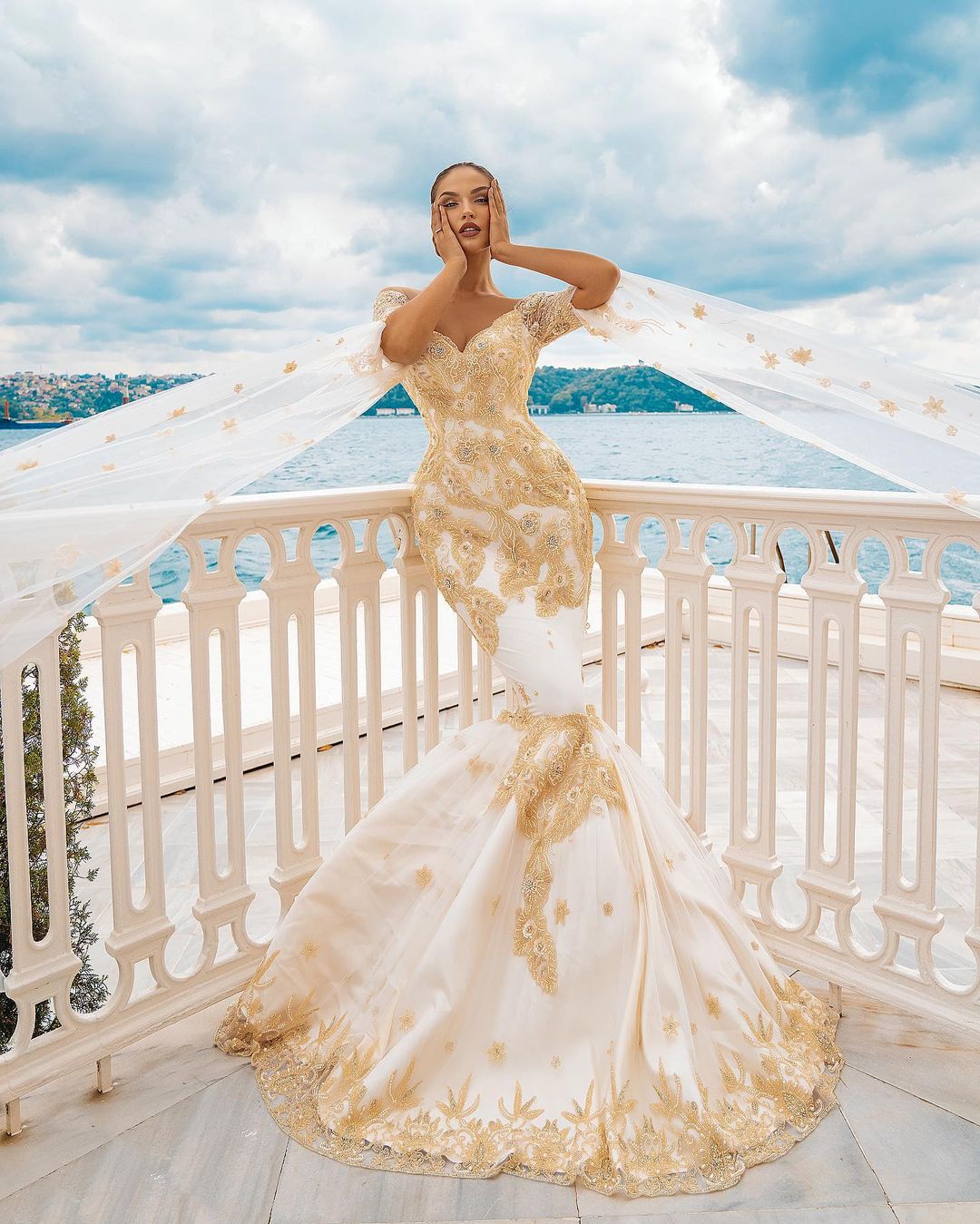 Long Mermaid Off the Shoulder Gold Appliques Lace Wedding Dress with Half Sleeve