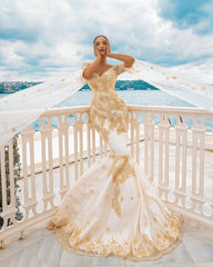 Long Mermaid Off the Shoulder Gold Appliques Lace Wedding Dress with Half Sleeve
