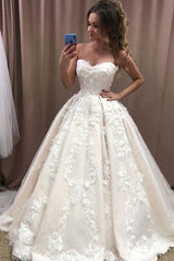 Elegant Long Ball Gown Sweetheart Wedding Dress With Floral Appliques Lace