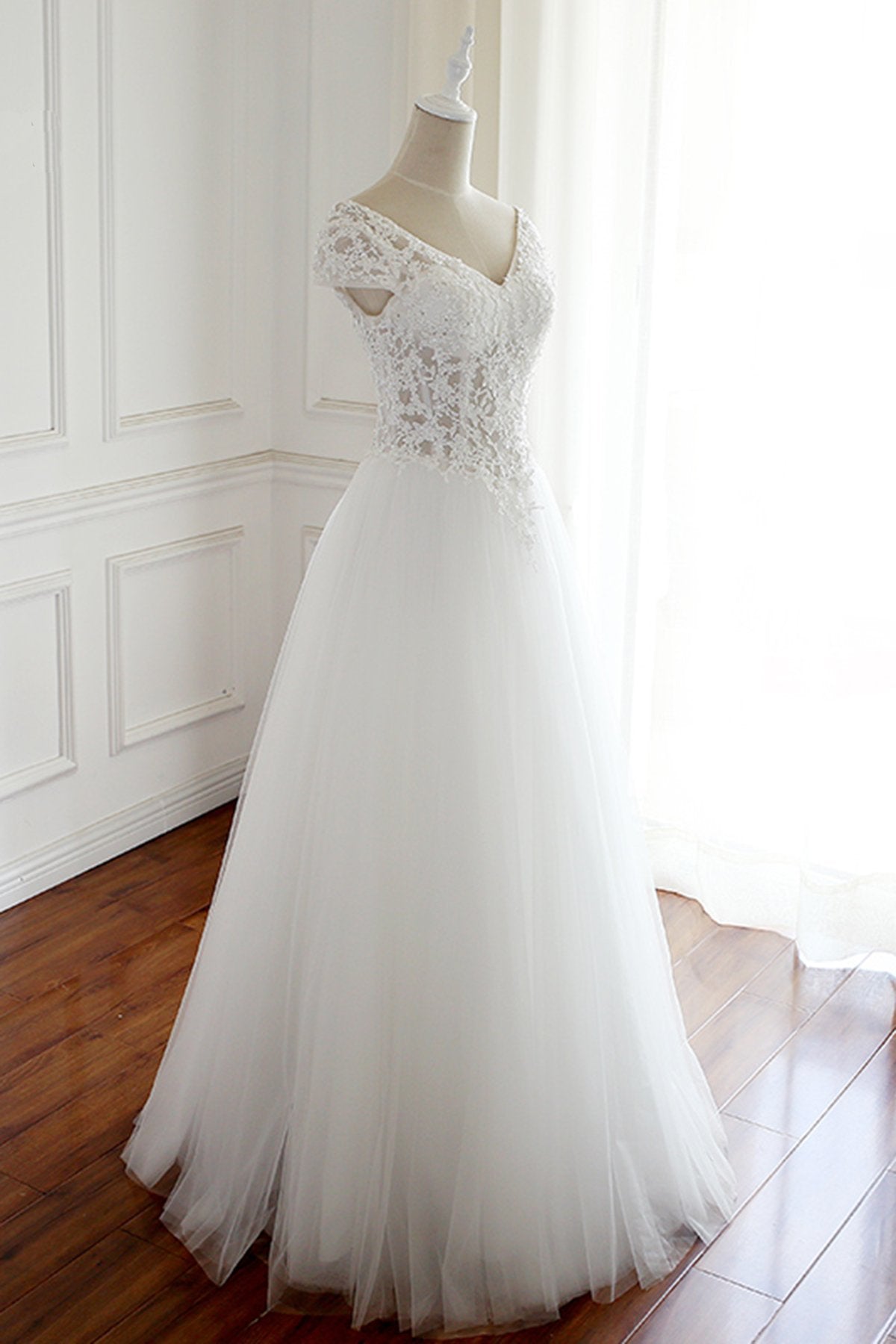 White A-line Tulle V Neck Cap Sleeve Long Lace Wedding Dress