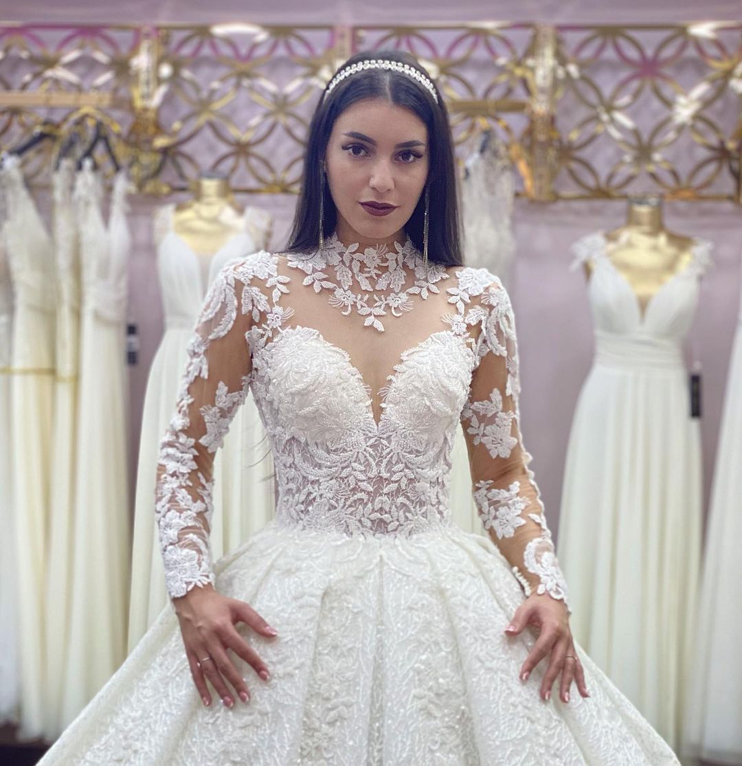 Gorgeous Long A-line High Neck Lace Appliques Wedding Dresses with Sleeves