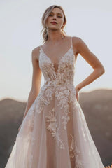 Long Backless Spaghetti Straps V-Neck A-Line Tulle Appliques Lace Wedding Dress