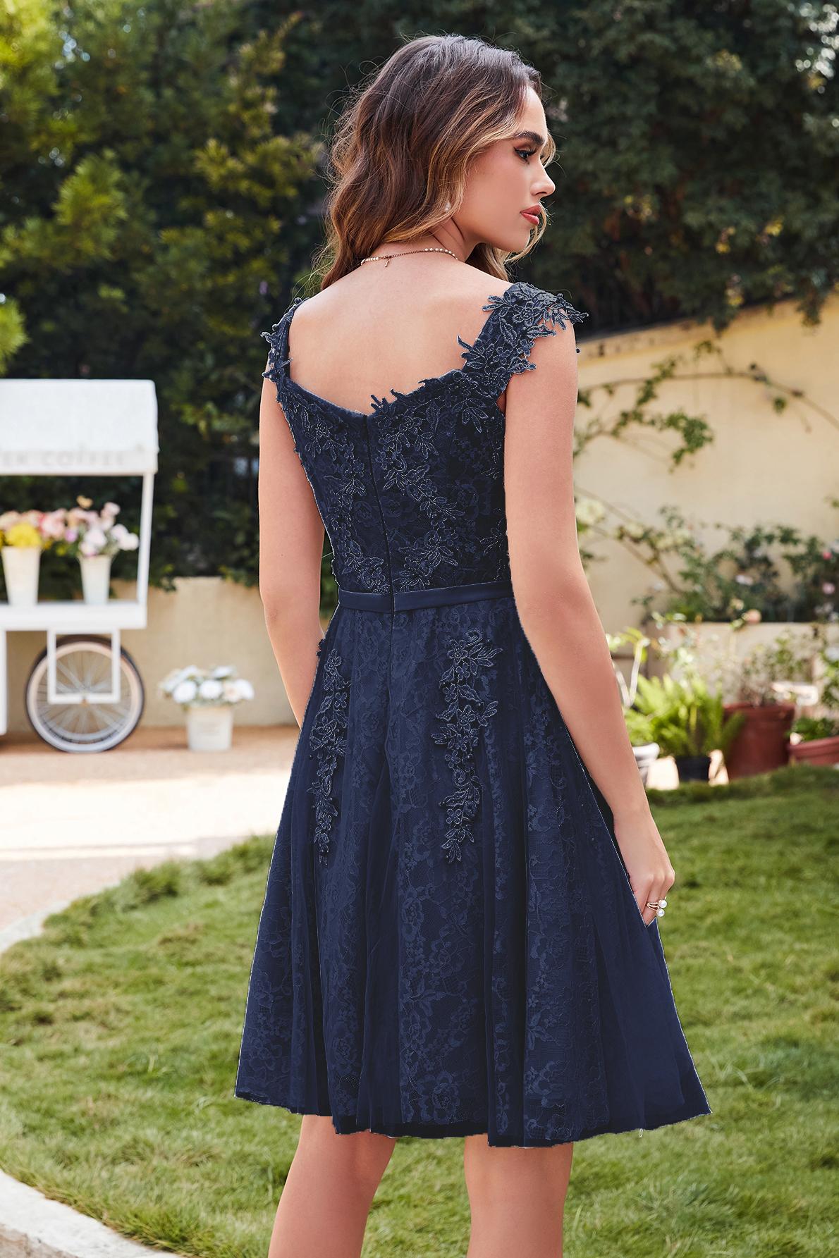 Short A-line Tulle Knee Length Homecoming Dress with Appliques Lace