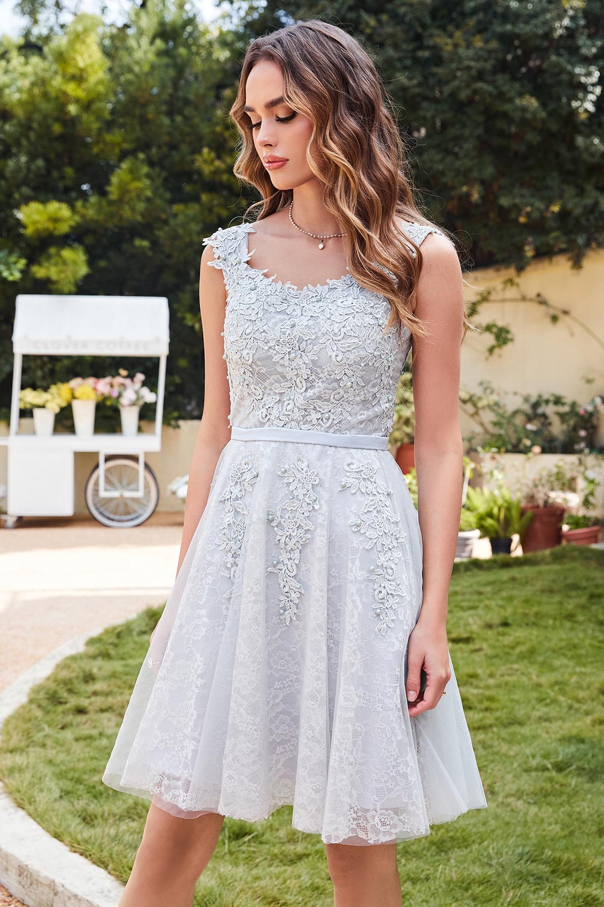 Short A-line Tulle Knee Length Homecoming Dress with Appliques Lace