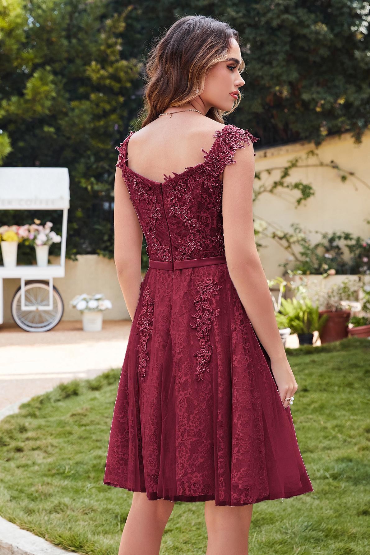 Short A-line Tulle Knee Length Homecoming Dress with Appliques Lace