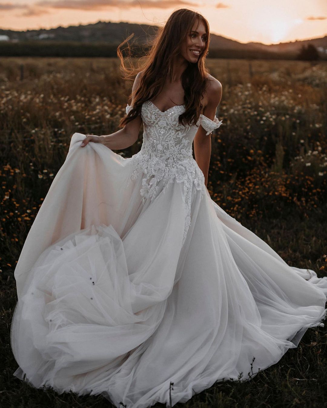 Gorgeous Long A-line Off the Shoulder Tulle Wedding Dress with Appliques Lace
