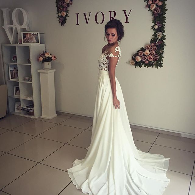 Elegant Long A-Line Chiffon Appliques Lace Ruffles Wedding Dress With Side Slit