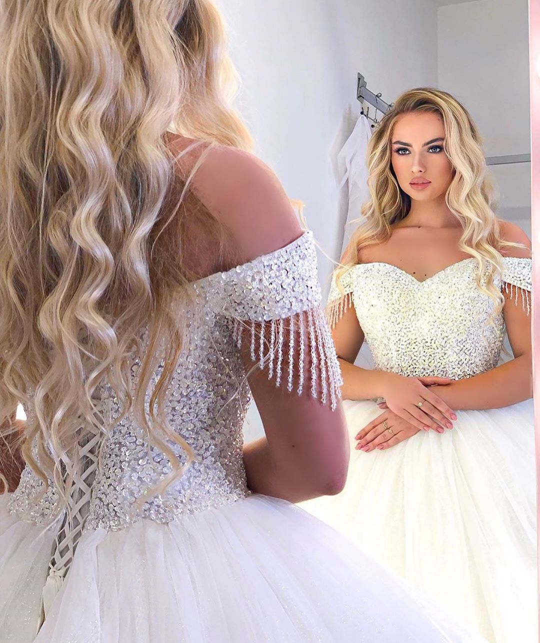 Elegant Long Ball Gown Sequin Off the Shoulder Tulle Wedding Dress