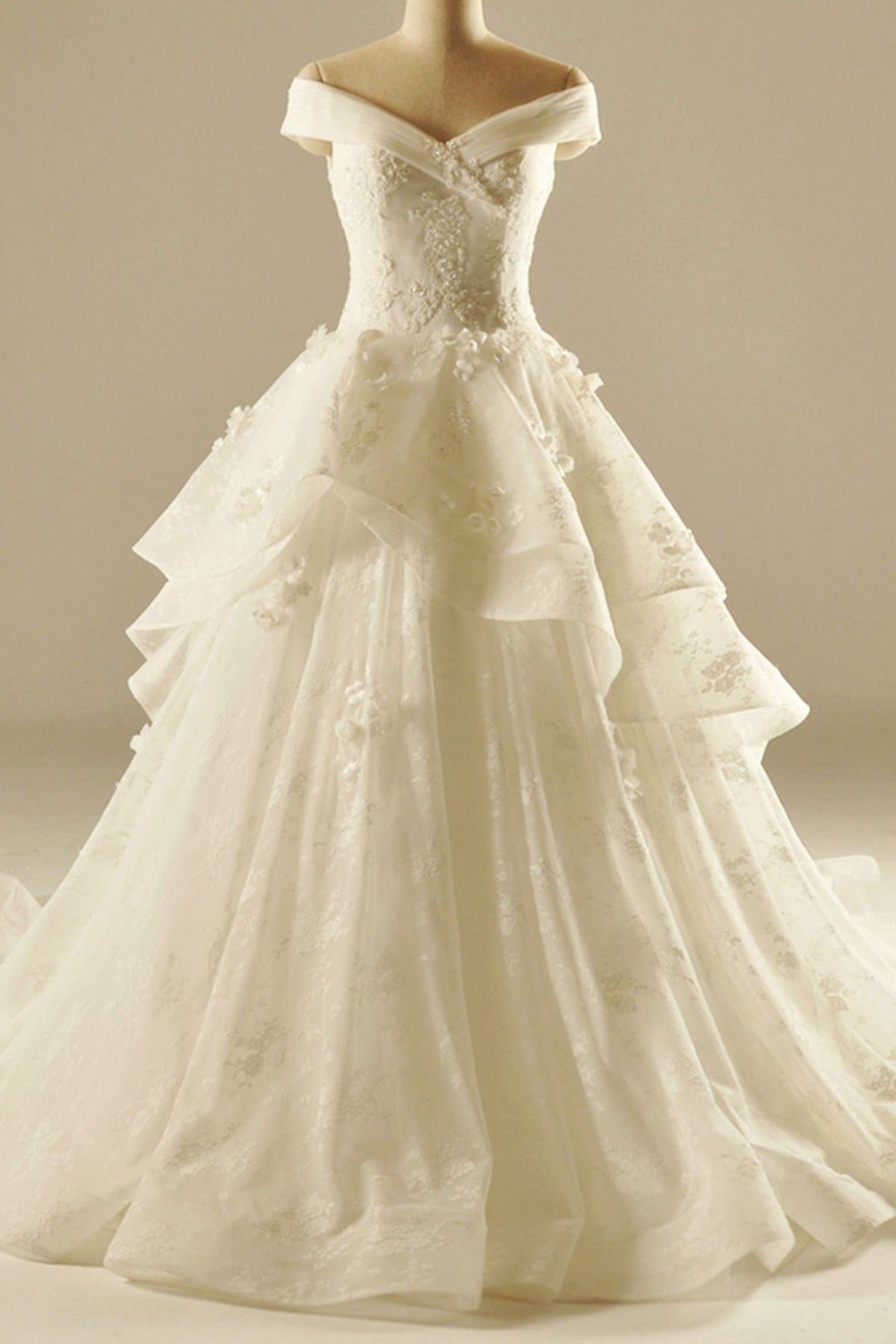Ivory Long Sweetheart Applique Lace A-Line Elegant Wedding Dresses