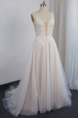 Elegant Long V-neck Appliques Lace Tulle A-line Wedding Dress