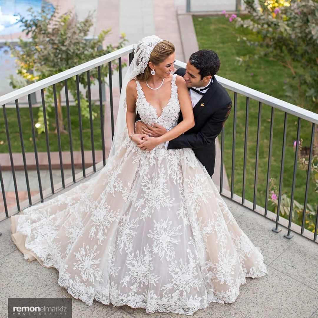 Elegant Long A-line V-neck Lace Floral Wedding Dresses