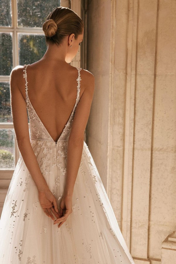 Sexy Long A-Line V-neck Tulle Lace Open Back Wedding Dresses