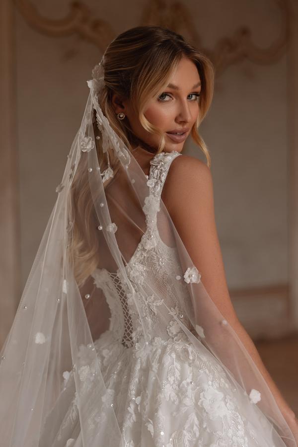 A-line Spaghetti Straps Open Back Tulle Appliques Lace Long Wedding Dress