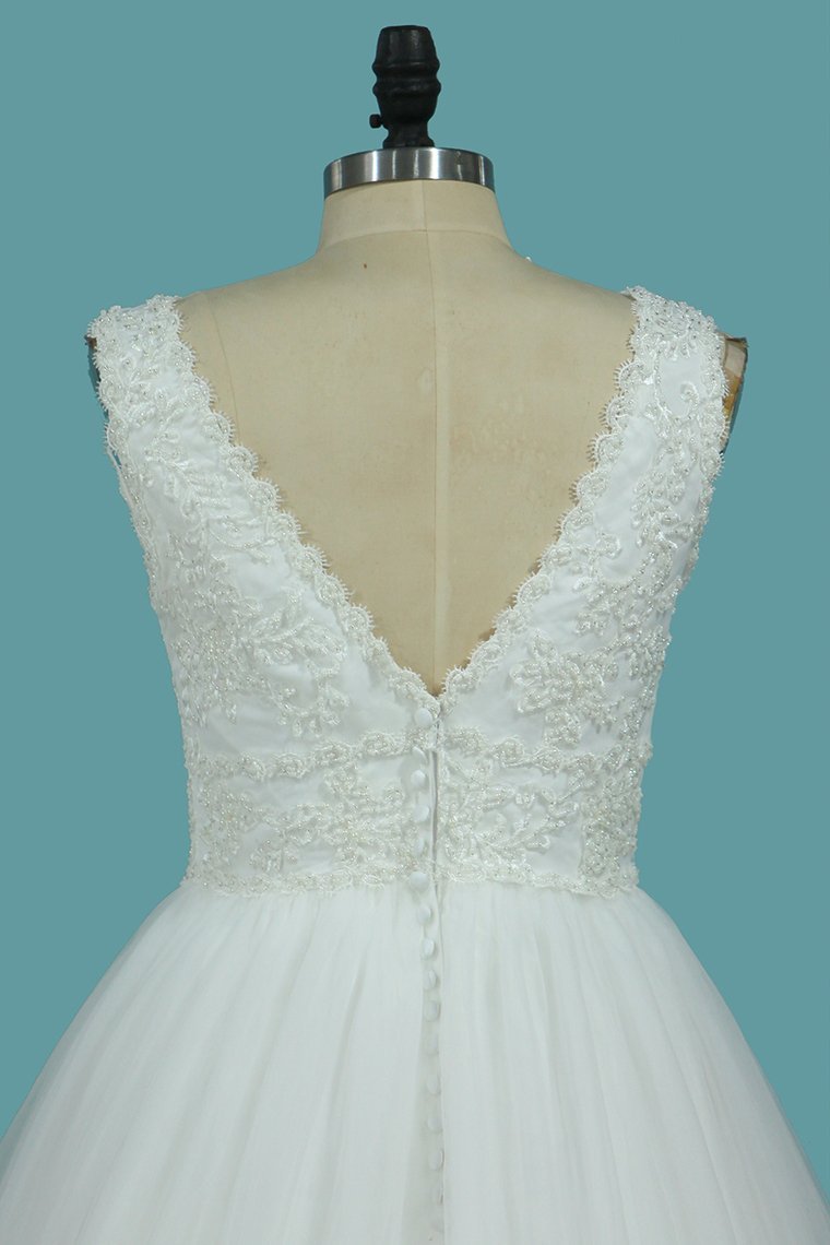 Plus Size Long V-neck A-Line Appliques Lace Backless Tulle Floor Length Wedding Dress