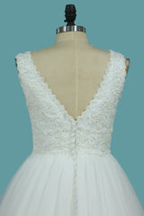 Plus Size Long V-neck A-Line Appliques Lace Backless Tulle Floor Length Wedding Dress