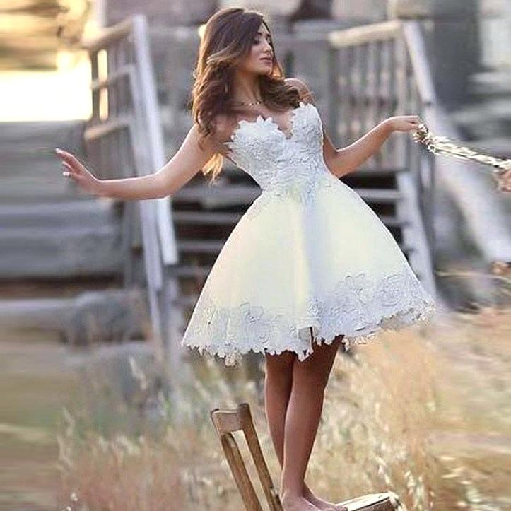 Elegant Short A-line Sweetheart Appliques Lace Wedding Dress