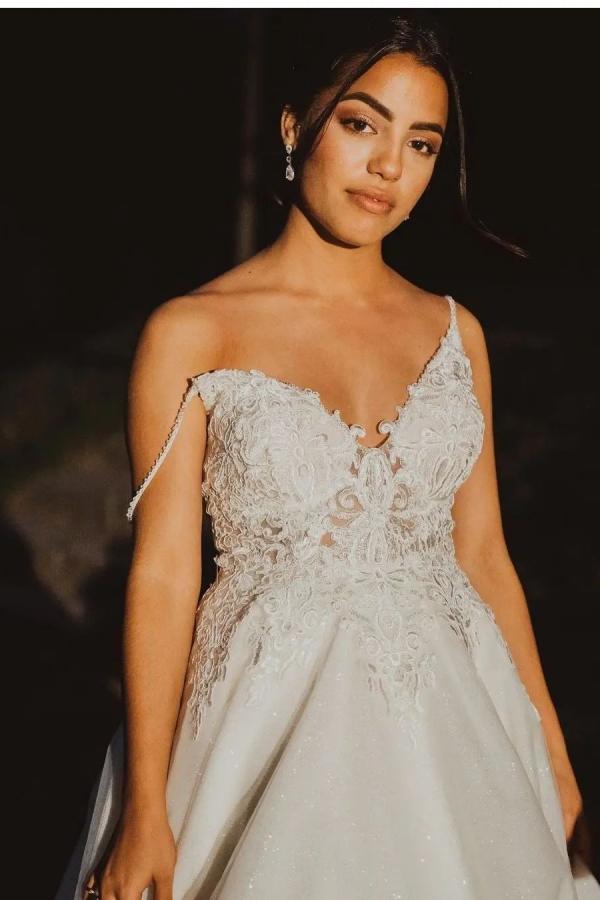 Elegant Long A-line V-neck Spaghetti Straps Tulle Lace Backless Wedding Dress