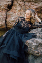 Vintage Balck A-Line Bateau Long Sleeve Appliques Lace Tulle Cascading Ruffles Wedding Dress