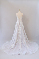 Long A-line V-neck Spaghetti Strap Lace Appliques Tulle Wedding Dress