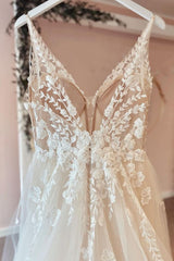 Long Spaghetti Straps V-neck A-Line Tulle Appliques Lace Backless Wedding Dress