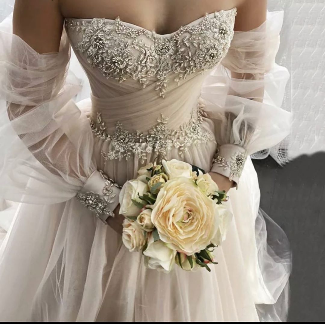 Vintage Sweetheart Long Sleeve Backless Appliques Lace Tulle A-Line Wedding Dress