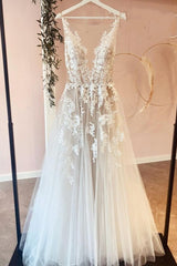 Classy Long A-line Tulle Appliques Lace Wedding Dress