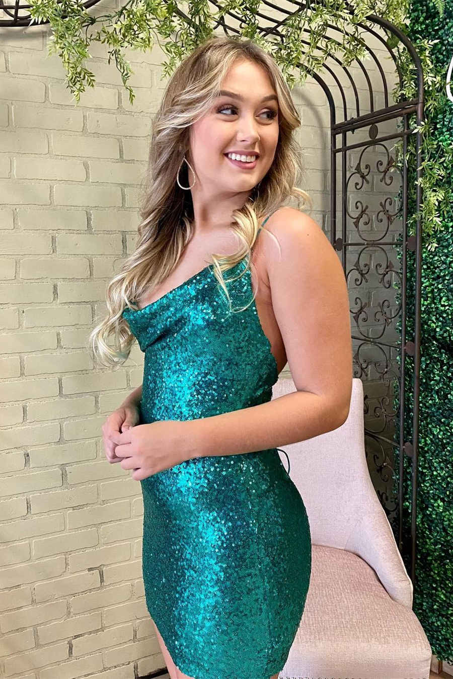 Mermaid Open Back Crew Neck Sequins Short Homecoming Dress