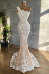 Elegant Long One Shoulder Appliques Lace Mermaid Floor Length Wedding Dress