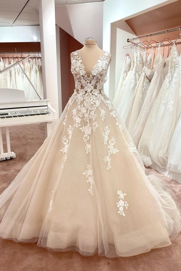 Vintage Long A-Line V-neck Wide Straps Backless Appliques Lace Tulle Wedding Dress