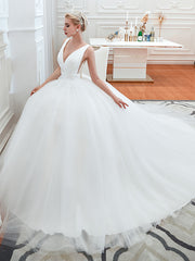 Elegant Long Ball Gown V-neck Tulle Lace White Wedding Dresses
